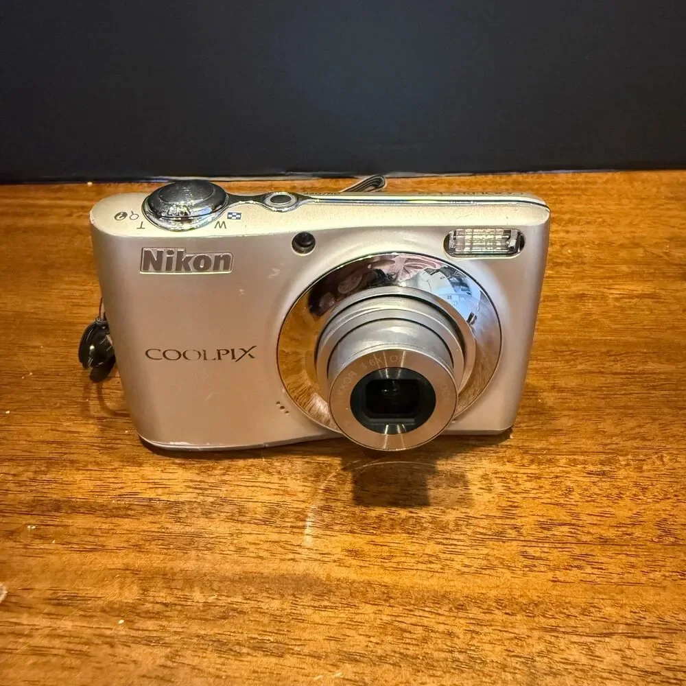 Nikon COOLPIX L22 12.0MP Digital Camera -Champagne silver- tested read condition